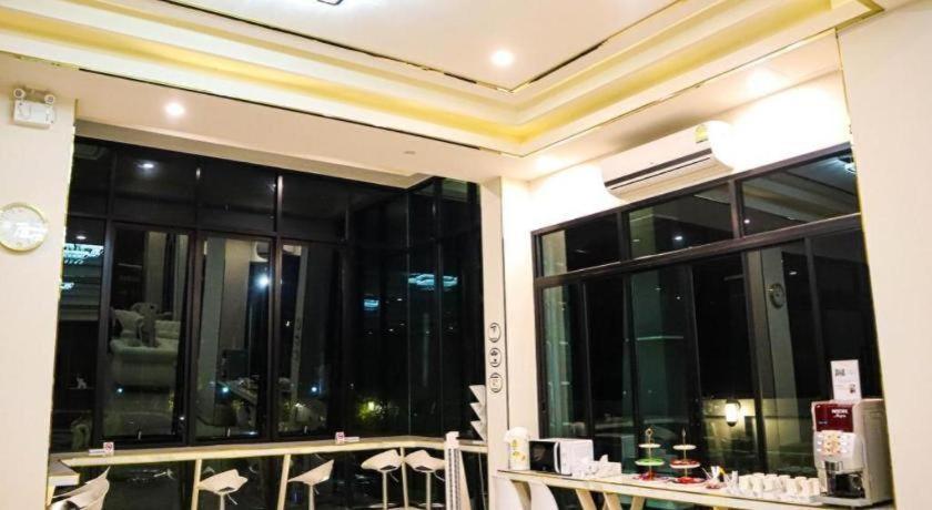Aiyara Riverine Hotel, Нахон Паном Екстериор снимка